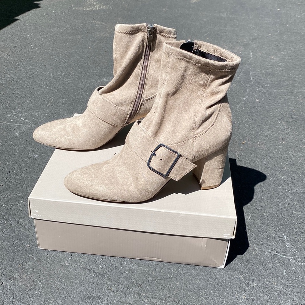 Beige bootie